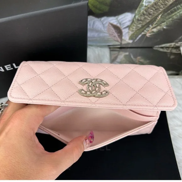 RARE PRISTINE  CHANEL.  •  Caviar Quilted CRYSTAL CC Wallet. So Beautiful!!🔥💕 - Picture 7 of 14